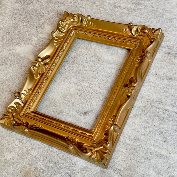 VINTAGE Shabby Chic Gold Empty Frame 8”x10” Opening 4”x6” - Picture 3 of 16